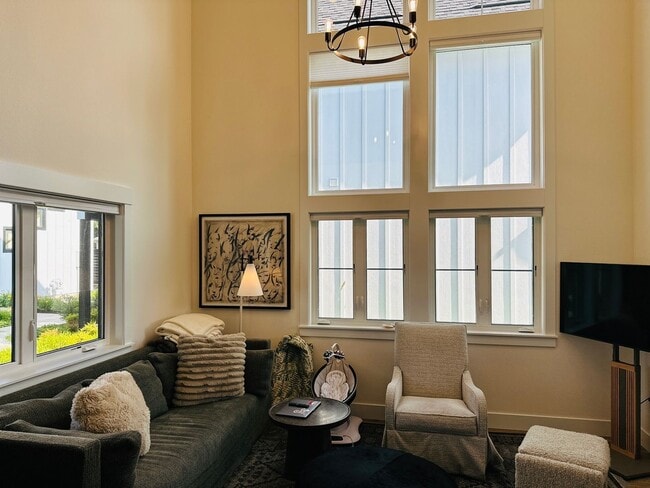 Building Photo - The Green at Felida Park Stunning Home