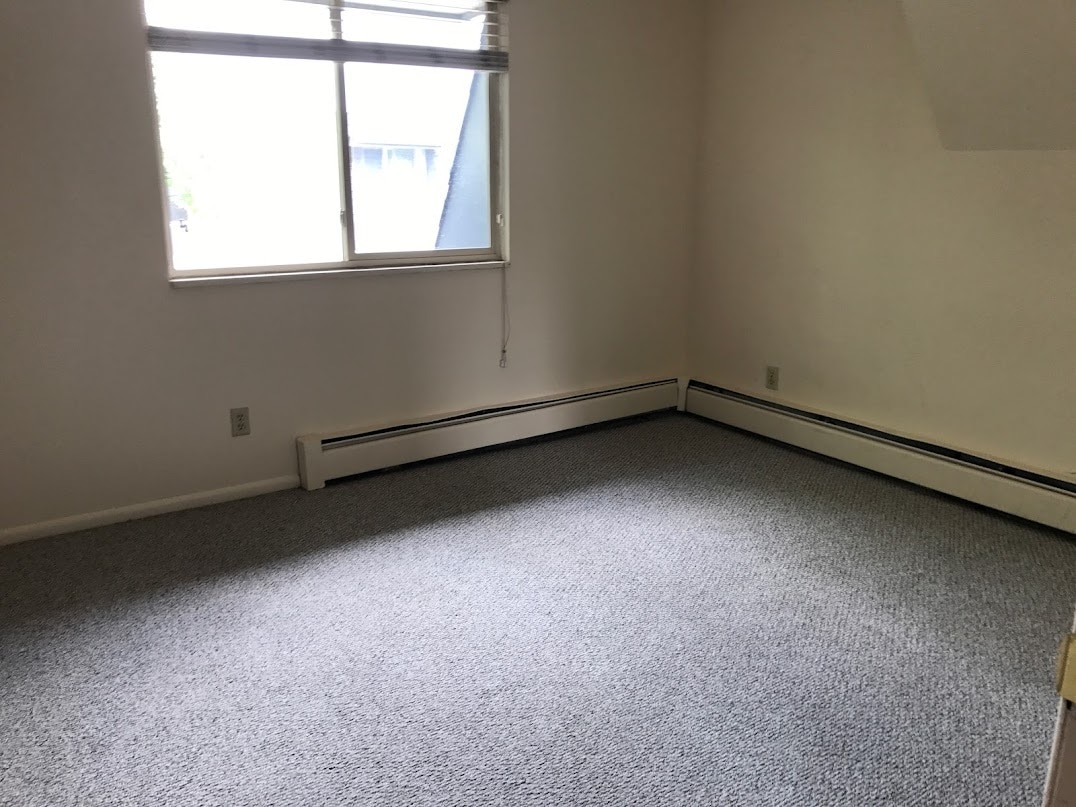 Building Photo - 1065 University Ave