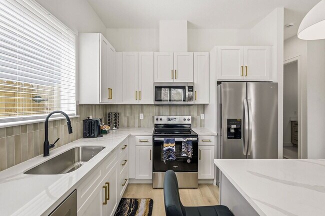 Building Photo - 6528 Weston St