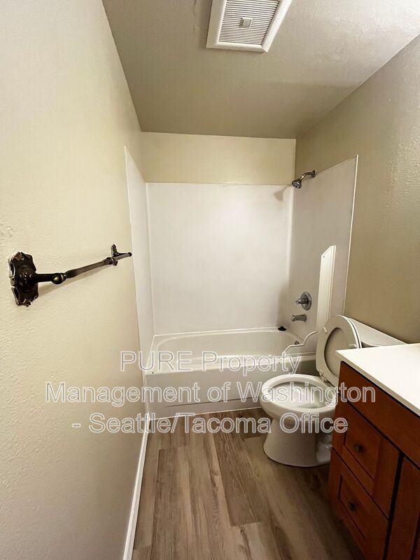 Building Photo - 1812 I St NE