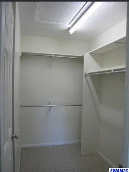 Building Photo - 1926 Beechmont Dr