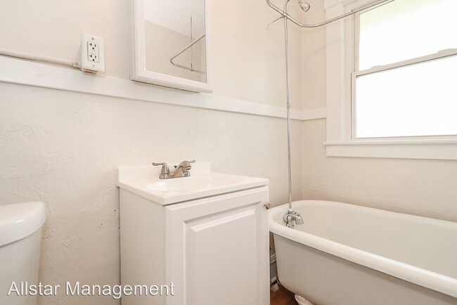 Building Photo - 2810 Woodbridge Ave