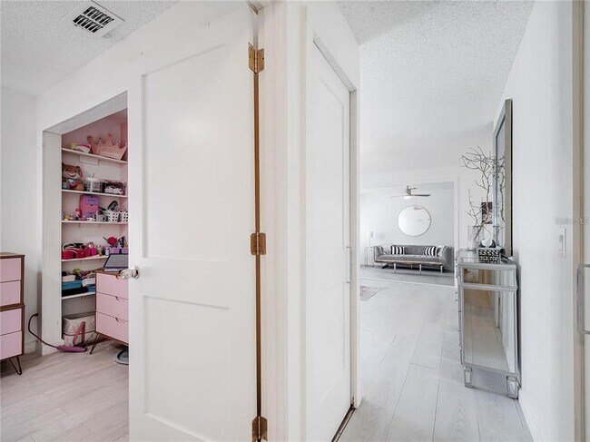 Building Photo - 4754 Lake Shore Dr