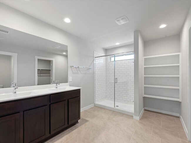 Building Photo - 3335 Silverton Dr