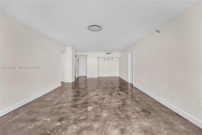 Building Photo - 20515 E Country Club Dr