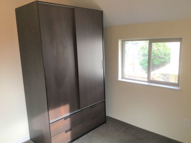 Building Photo - 851000