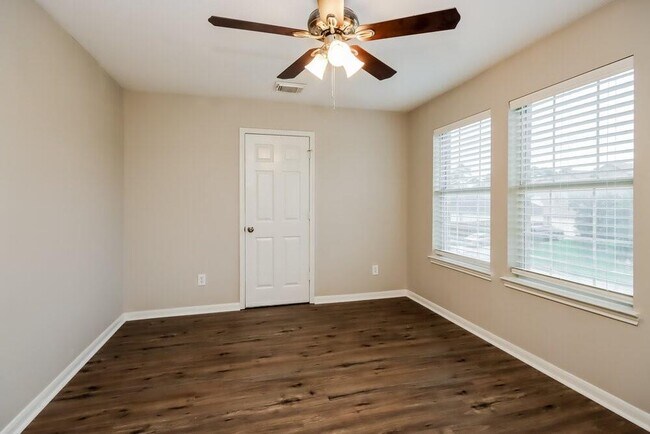 Building Photo - 1063 Shadow Glenn Dr