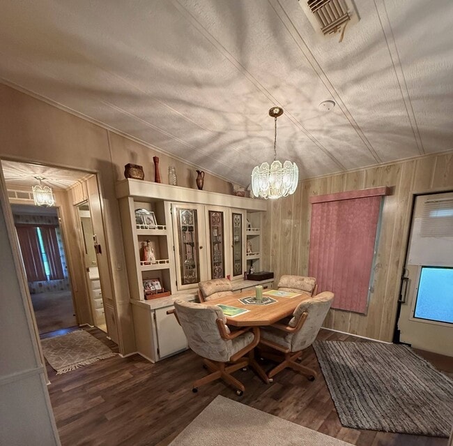 Building Photo - 128 Needle Palm Ln