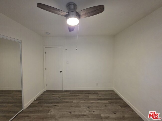 Building Photo - 10734 Palms Blvd