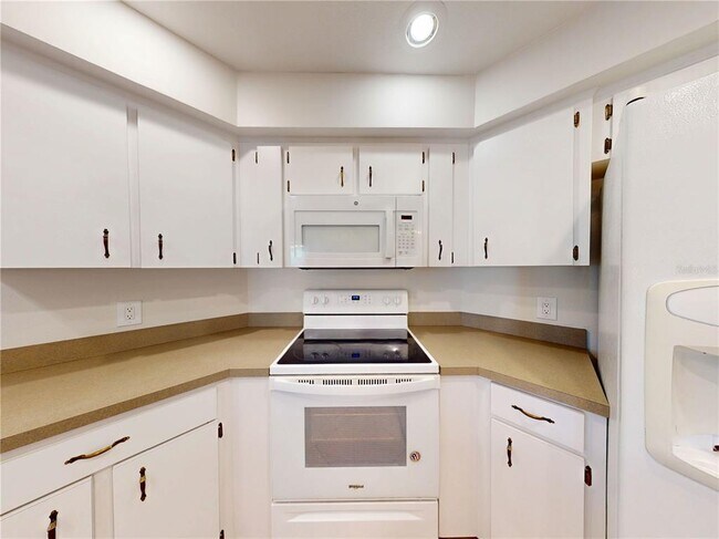 Building Photo - 7923 Ridge Pointe Dr E