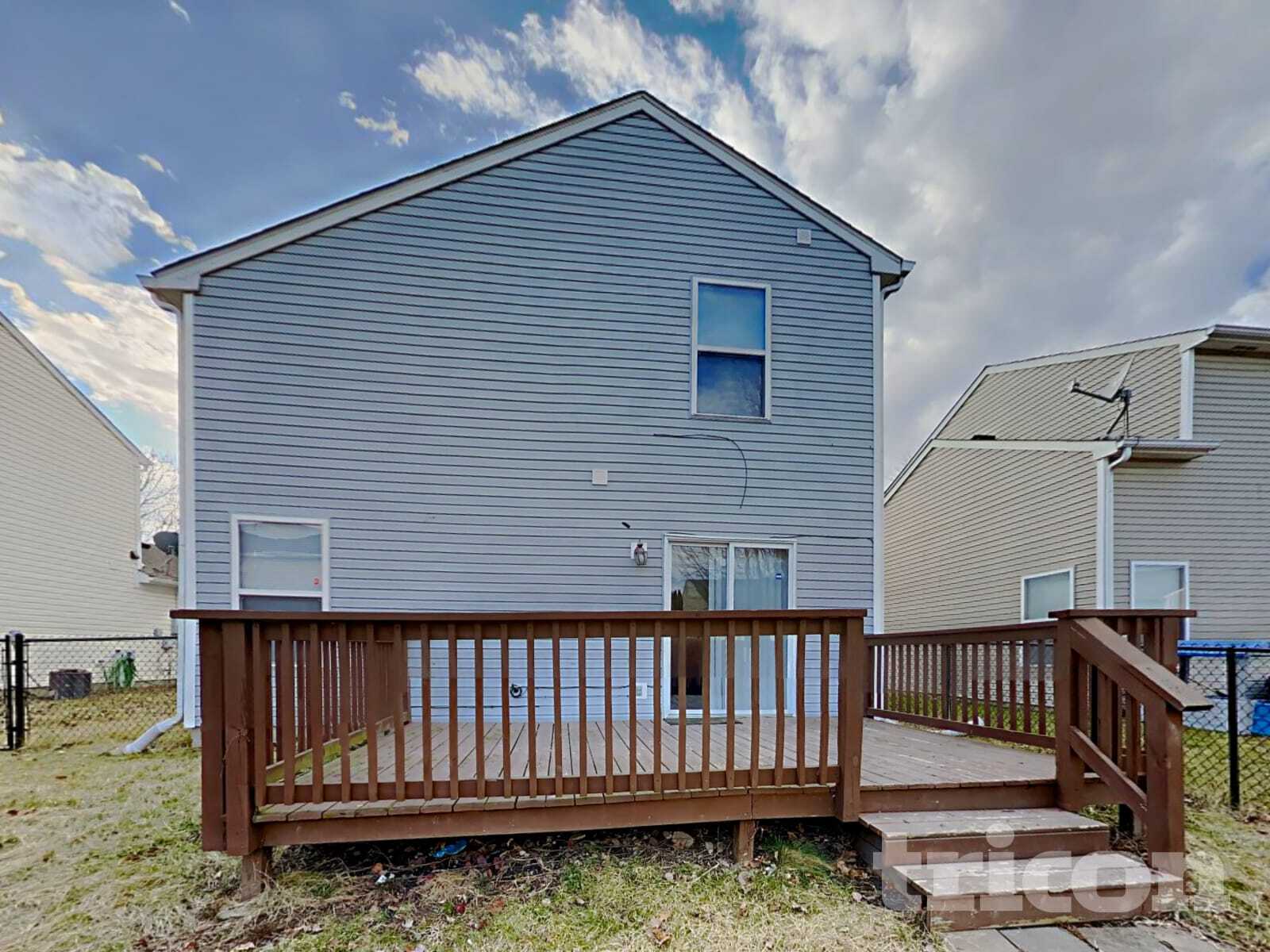 Building Photo - 4475 Connaught Dr E