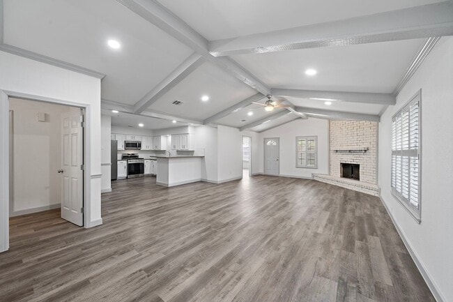 Building Photo - 1714 Huge Oaks St