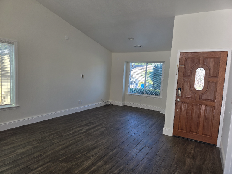 Building Photo - 6141 Starling Dr