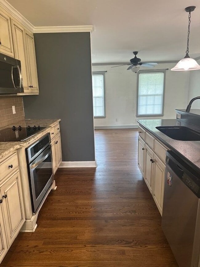 Building Photo - 3 Bed/2 Bath Home - Minutes from SJAFB, Sh...