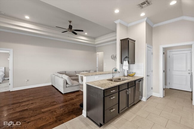 Building Photo - 4008 False River Dr