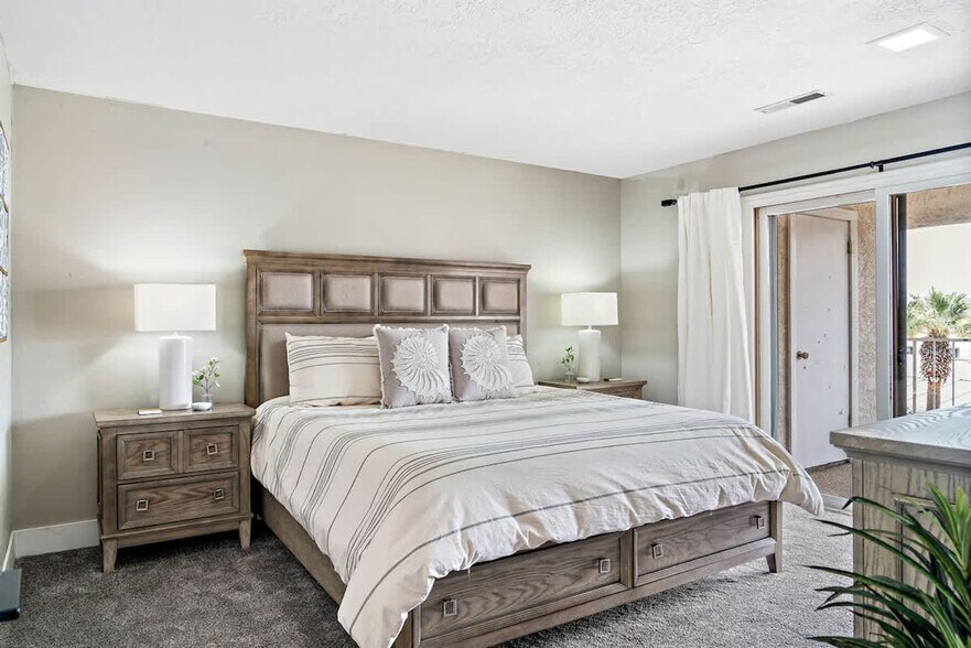 Building Photo - 1845 W Canyon View Dr