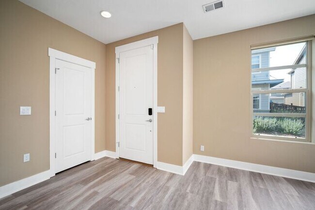 Building Photo - Modern 3BR Lakewood Townhome with 2-Car Garage