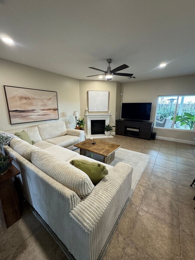 Building Photo - 3 bed 2 bath - beautiful home!