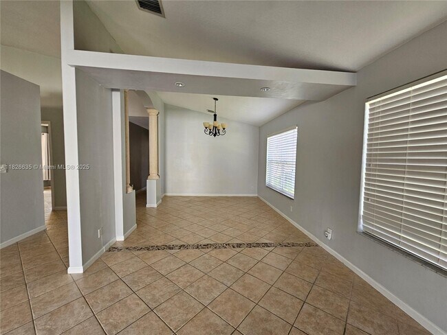 Building Photo - 743 SW 190th Ave