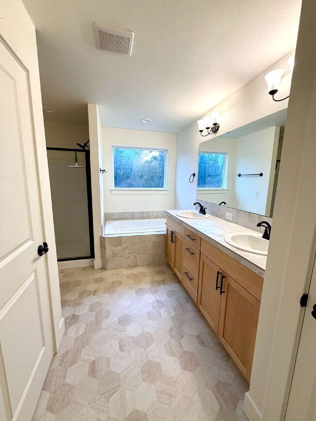 Building Photo - Beautiful Orchards Home