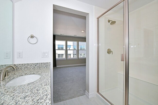Building Photo - Gorgeous Townhome at Victory Ridge!