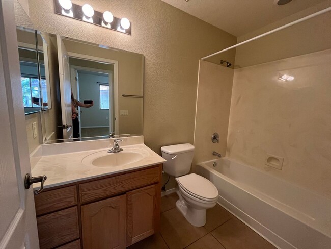 Building Photo - 4413 Redwood St