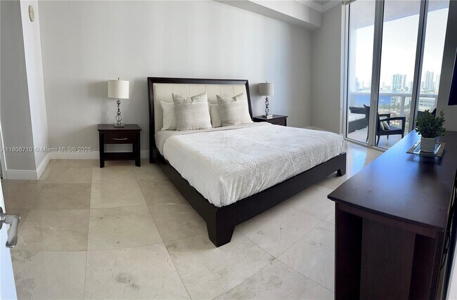 Building Photo - 18101 Collins Ave