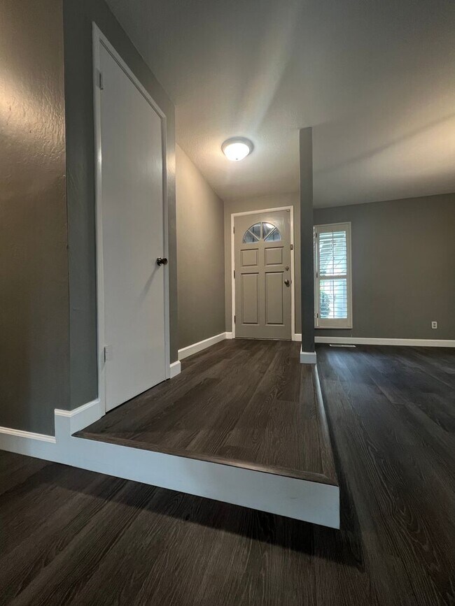 Building Photo - 3214 Harbour Dr