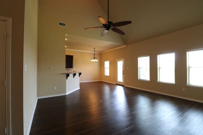 Building Photo - 3116 Stallion Dr