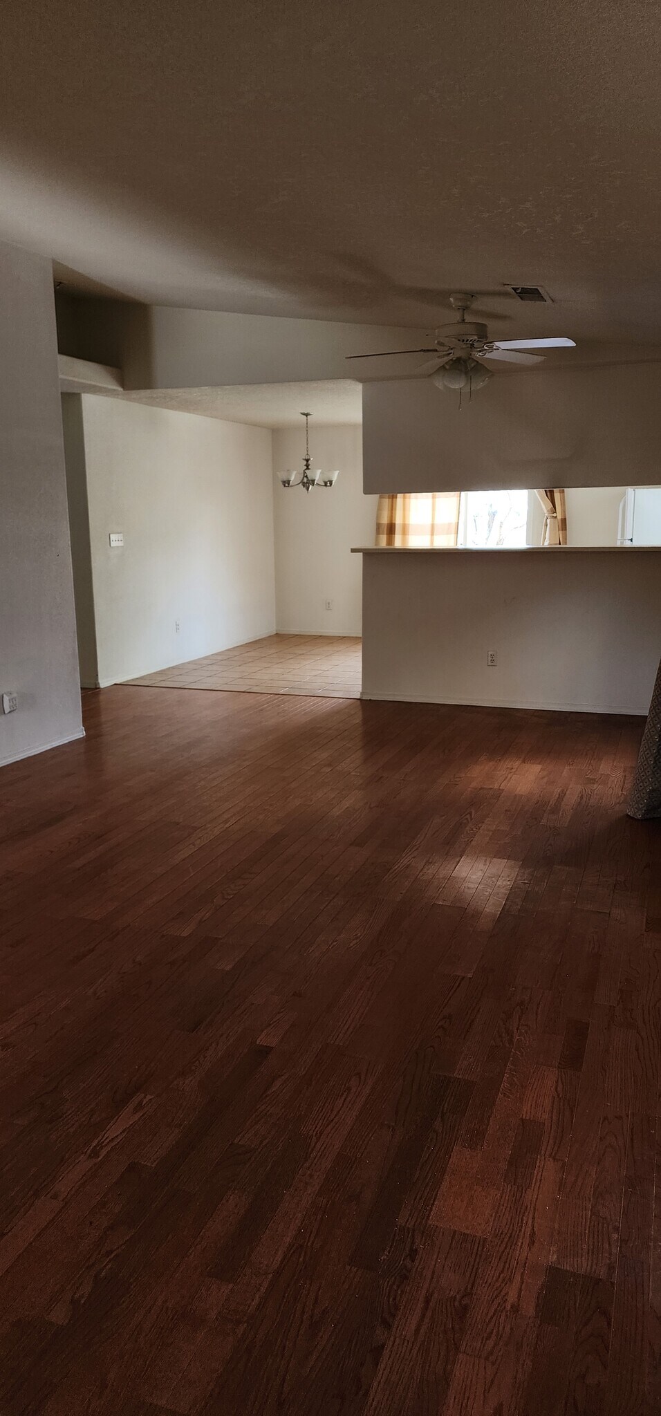 Building Photo - 7109 Tourmaline Rd NE