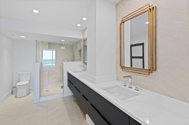 Building Photo - 115 Lakeshore Dr