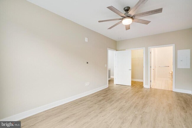 Building Photo - 145 Riverhaven Dr