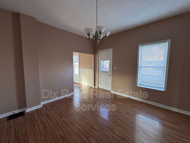 Building Photo - 8 S 1st St