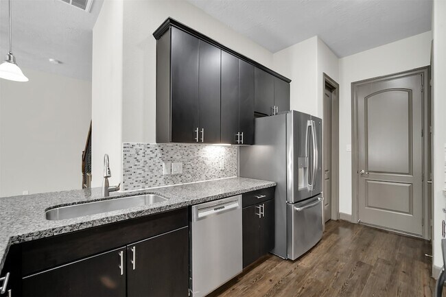Building Photo - 111 Aventura Pl