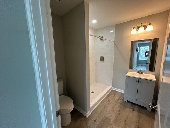 Building Photo - $1995  a Month For Lovely Duplex in Historic Melrose Heights