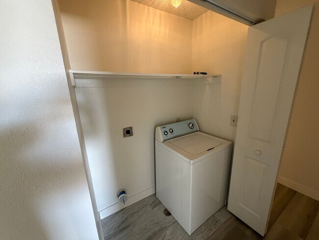 Building Photo - BEAUTIFULLY RENOVATED 3/2/2 CAR WITH DEN