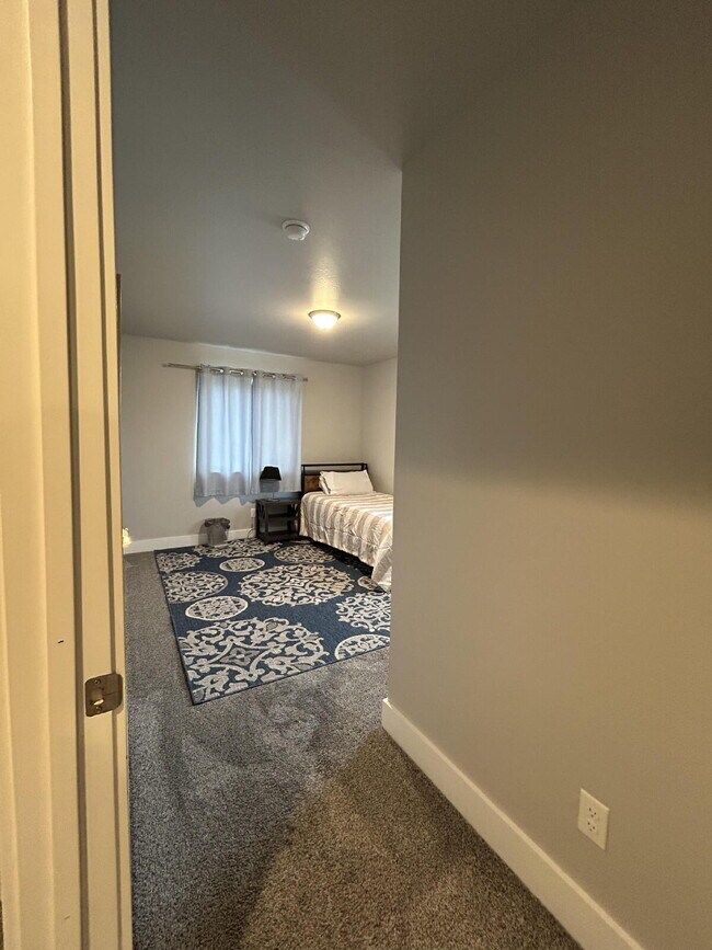 Building Photo - Beautiful Fully Furnished 3 Bed, 2.5 Bath Townhouse on Corner Lot