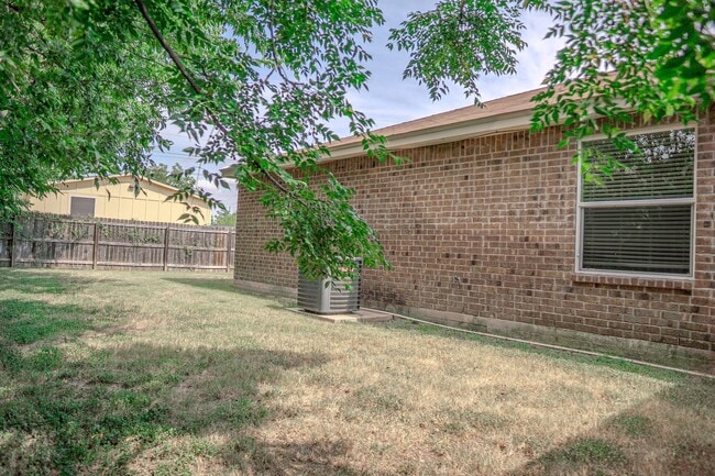 Building Photo - PRICE IMPROVEMENT!!! NOW ONLY $1,350!!!!