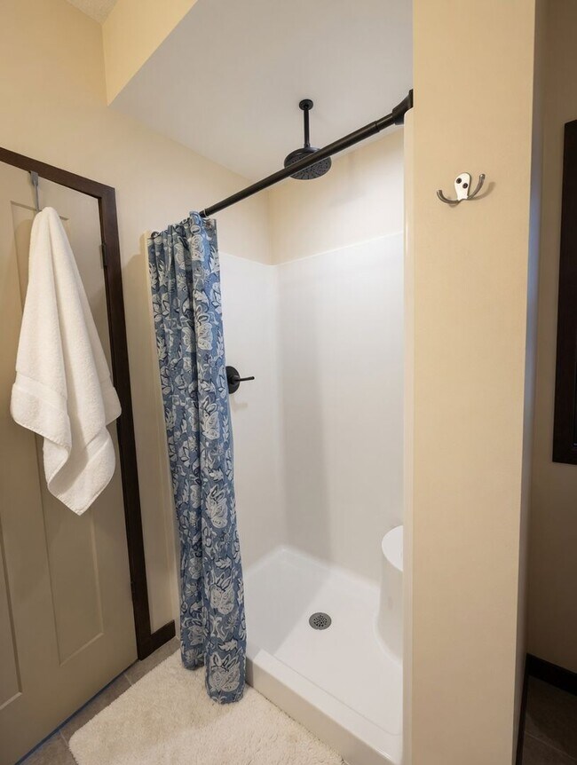 Building Photo - Awesome 4Bed 3Bath Home in Watertown!