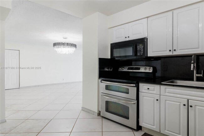 Building Photo - 6770 Indian Creek Dr