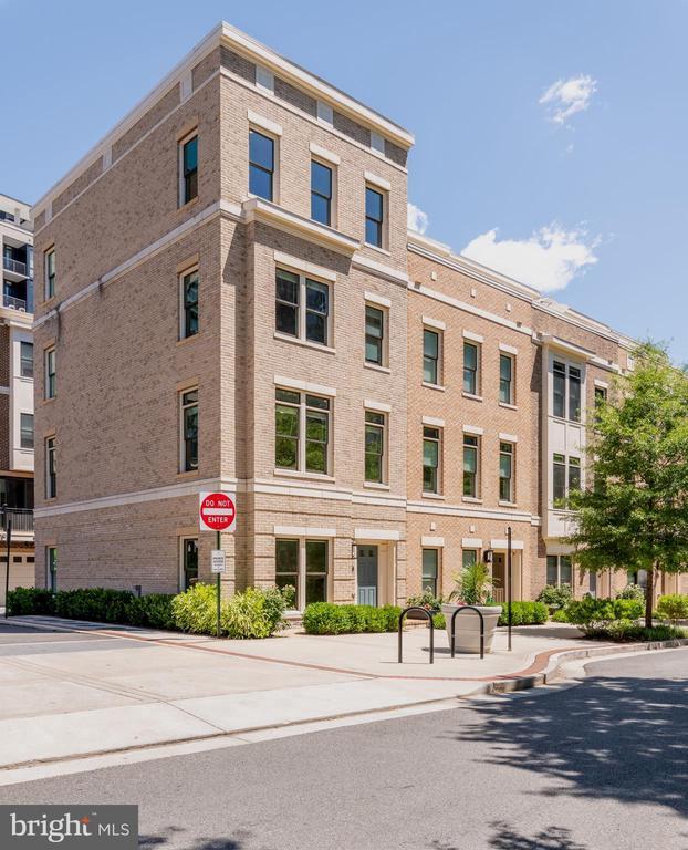 Building Photo - 1527 16th Rd N