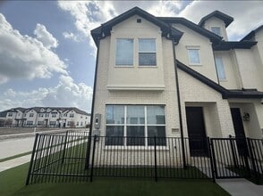 Building Photo - 15713 Strongbow Ter Dr