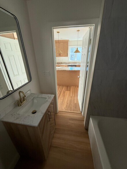 Building Photo - 62 Locust St