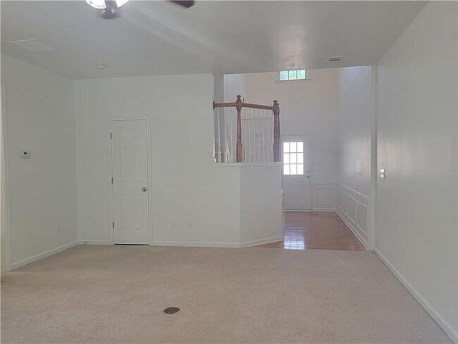 Building Photo - 2448 Fairlie Dr