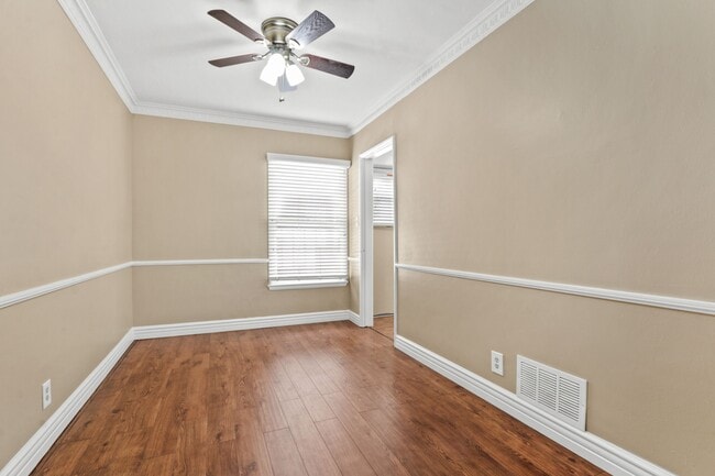 Building Photo - 1525 S Beverly Dr