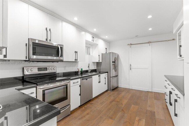 Building Photo - Hawthorne Avenue, Miami Beach, FL 33141 - 4 BR 3 BA single-family home