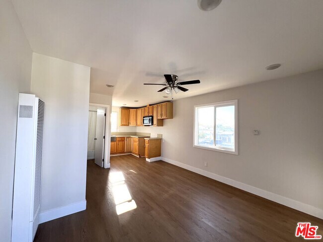 Building Photo - 1016 W 109th Pl