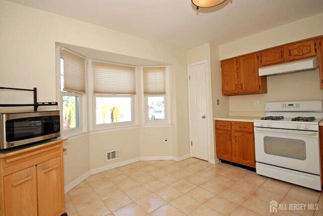 Building Photo - 7 Gardenia Ct