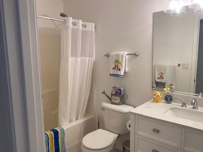 Building Photo - 3045 Palisades Dr