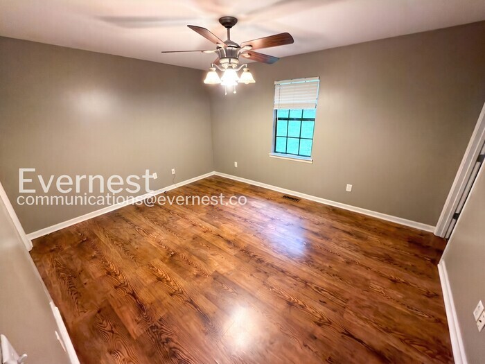 Building Photo - 716 Brookview Dr